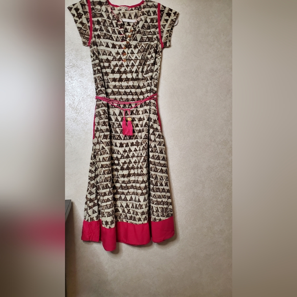 JUNIPER Elegant Pink and Cream Patterned Dress
